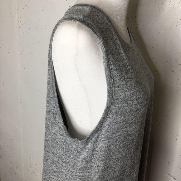 A. New Day Grey Sleeveless Top size Large - Picture 6 of 9